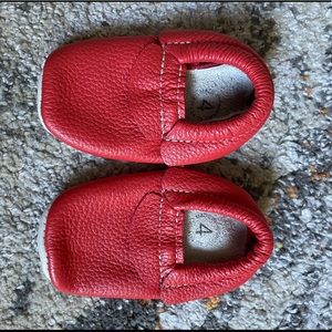 Heyfolks baby shoes sz4 RED